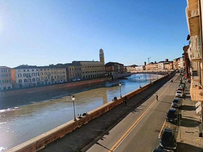 Appartamento con 8 locali in vendita in Pisa