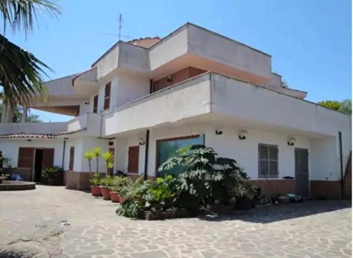 Casa con 6 locali in vendita in Via Fara Sabina, Nettuno