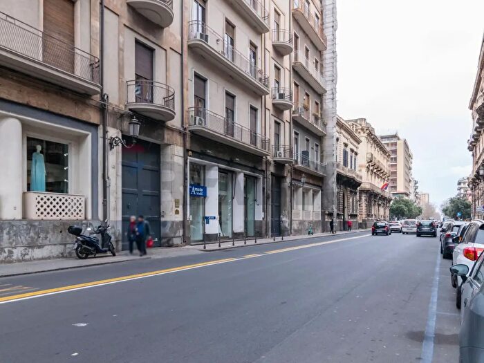 Appartamento con 10 locali in vendita in Viale XX Settembre, Catania