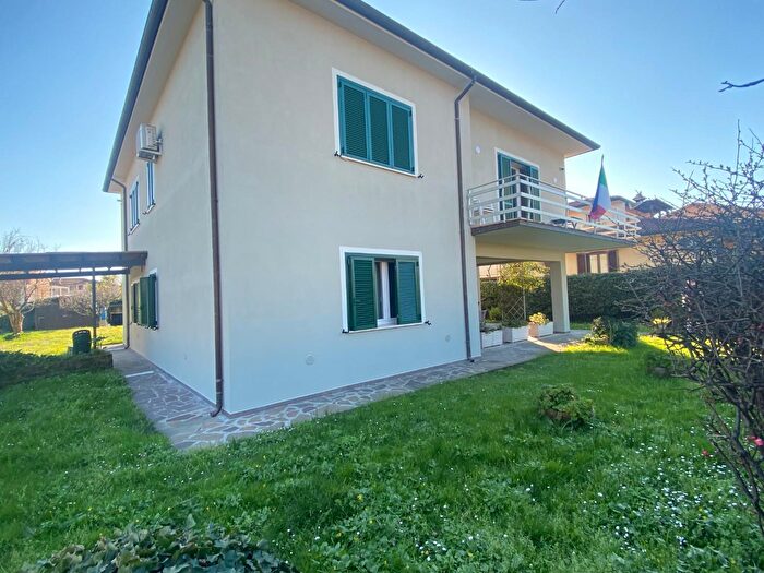 Casa con 9 locali in vendita in San Giuliano Terme