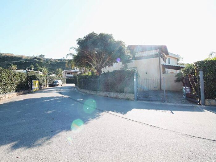 Casa trilocale in affitto in Contrada Pistavecchia, Campofelice di Roccella