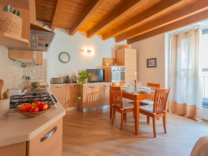 Appartamento trilocale in affitto in Via Bernardino Luini, Centro Storico, Como