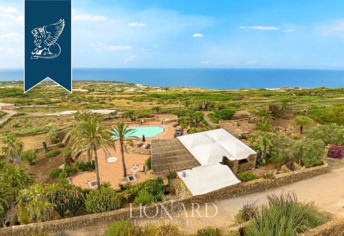 Casa con 5 locali in vendita in Pantelleria