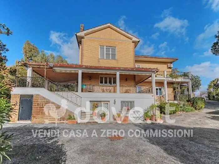 Casa con 6 locali in vendita in Via Lerici, Santa Marinella