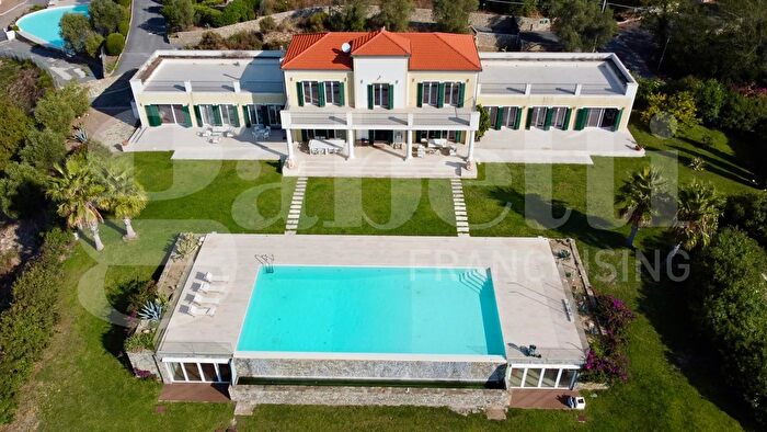 Casa con 20 locali in vendita in Strada Antica Torre Sn, Cipressa