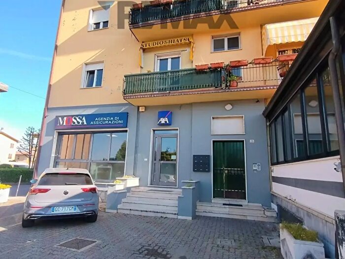 Appartamento trilocale in vendita in Via Manzoni, Ghedi