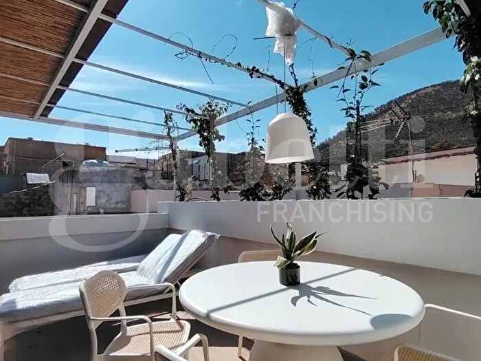 Appartamento trilocale in vendita in Piazza Rossi, Palermo