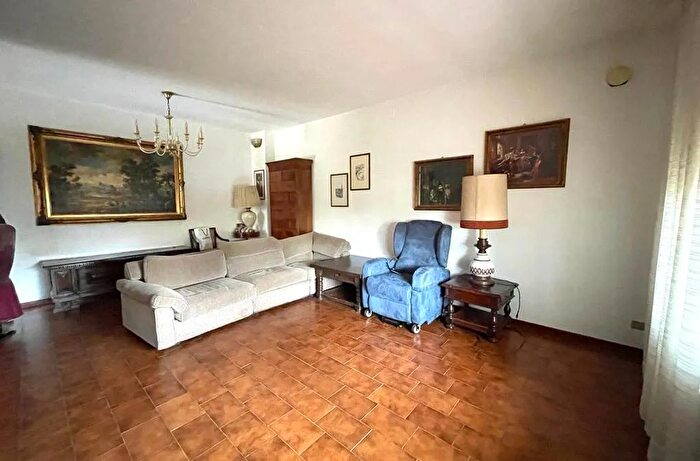 Casa con 8 locali in vendita in Montebelluna Via Santa Maria in Colle, Montebelluna