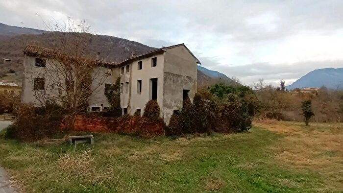 Casa con 15 locali in vendita in Revine Lago