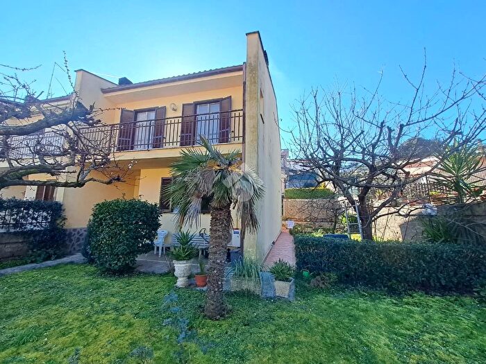 Casa quadrilocale in vendita in Via Gian Lorenzo Bernini, Rignano Flaminio