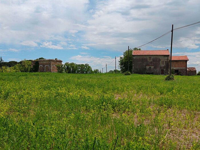 Casa con 11 locali in vendita in Orsogna