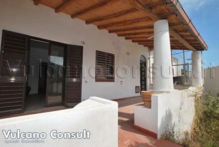 Casa con 6 locali in vendita in Lipari