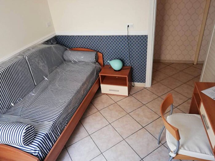 Appartamento trilocale in affitto in Via Santa Chiara, Centro Storico, Napoli