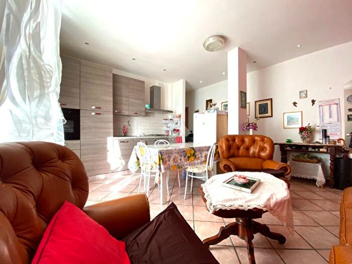 Appartamento trilocale in vendita in Via Luigi Menabrea, Terni