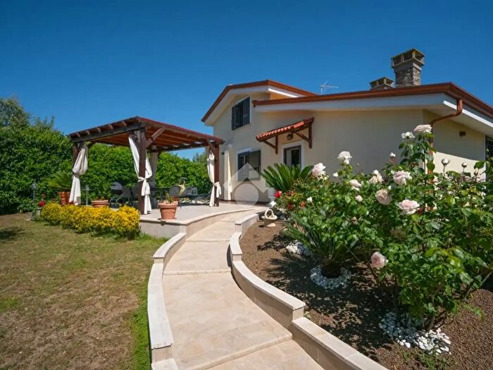 Casa quadrilocale in vendita in Via dellOlio, Formello