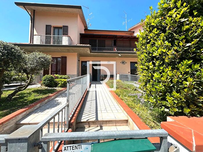 Appartamento trilocale in vendita in Via Romagna Cesena, Cesena