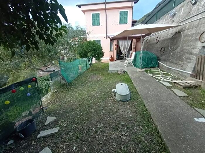 Casa trilocale in vendita in Via Toselli, Chiusanico