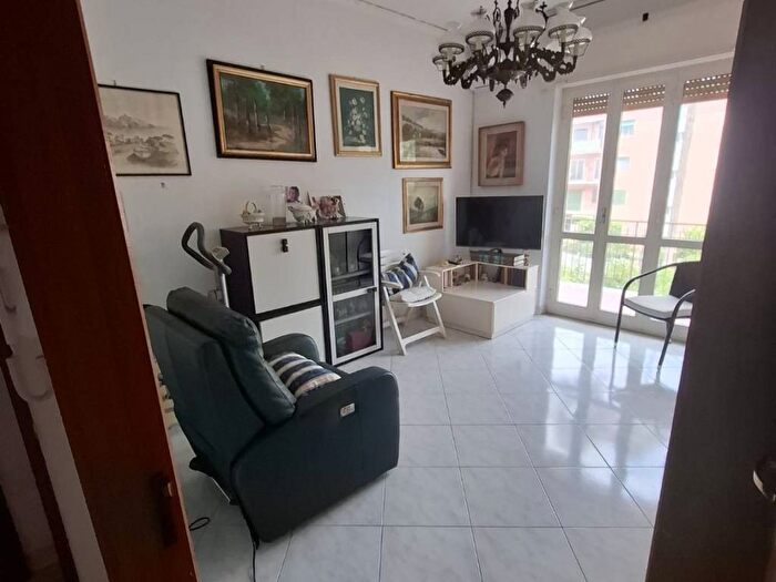 Appartamento trilocale in affitto in Via Severino Boezio, Bagnoli, Napoli