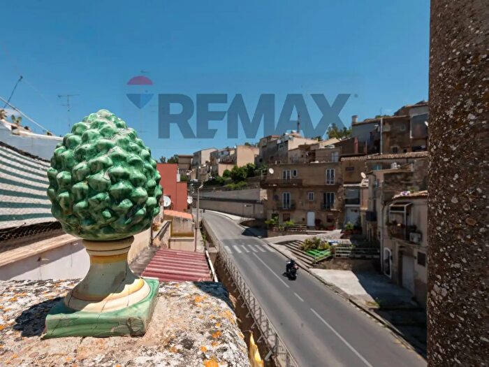 Casa con 7 locali in vendita in Via San Giovanni Battista, Caltagirone