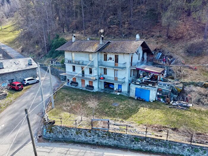 Casa con 8 locali in vendita in Frazione Saburey Dessous, Villeneuve