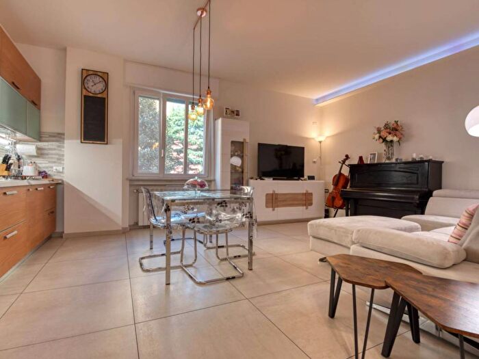 Appartamento quadrilocale in affitto in Viale Edoardo Jenner, Farini, Milano