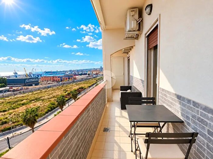 Appartamento con 7 locali in vendita in Via Amerigo Vespucci, Napoli