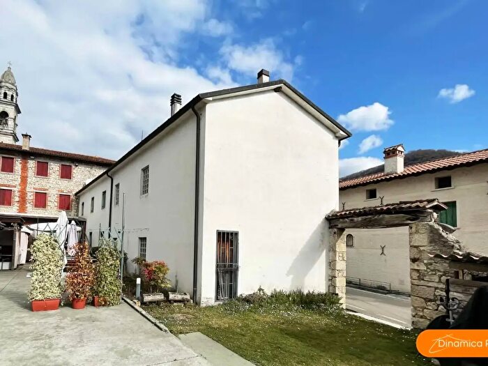 Casa con 5 locali in vendita in Via San Pietro, Follina