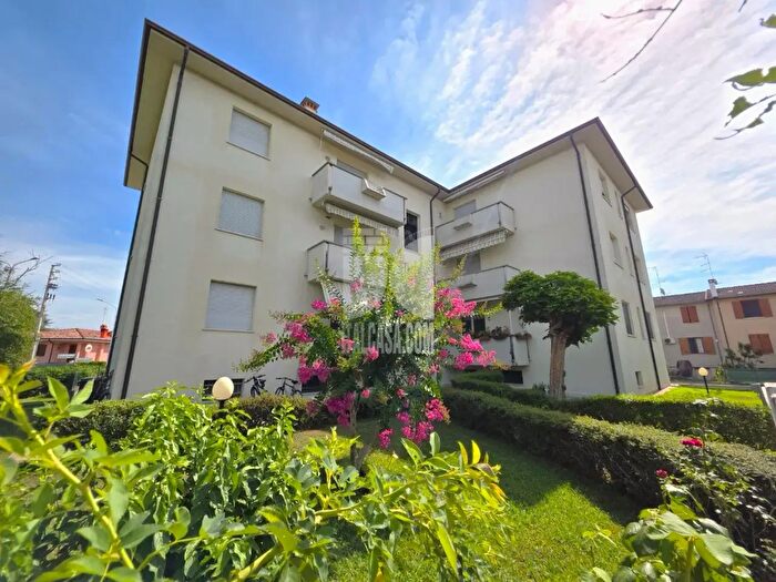Appartamento quadrilocale in vendita in Piazza Campi, Borgo Virgilio