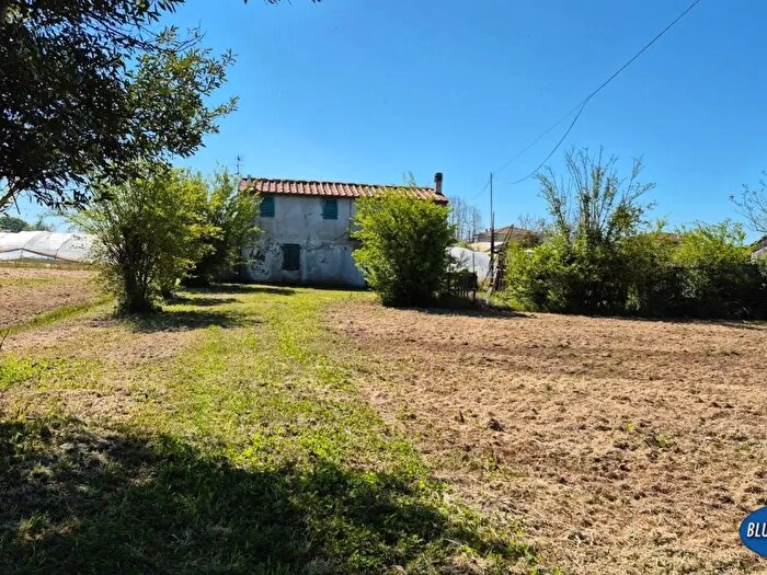 Casa quadrilocale in vendita in Camaiore