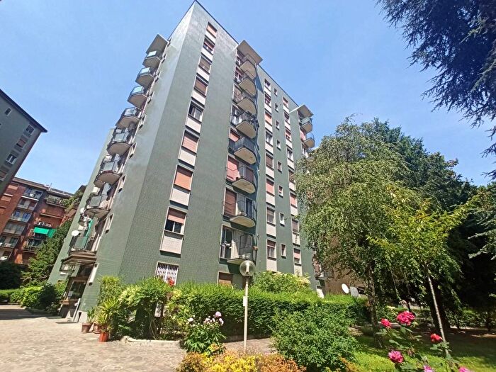 Appartamento bilocale in affitto in Viale Legioni Romane, Bande Nere, Milano