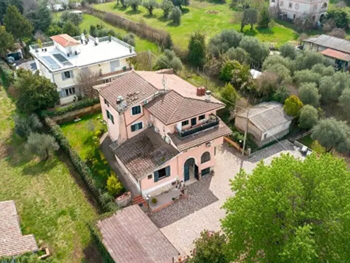 Appartamento con 5 locali in vendita in Via Colle dellOro, Zagarolo