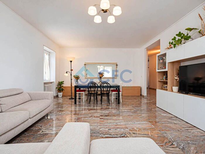 Appartamento quadrilocale in vendita in Via Terenzio Mamiani, Cimiano, Milano