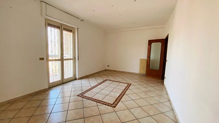 Appartamento trilocale in vendita in Via Giuseppe Vaccaro, Napoli