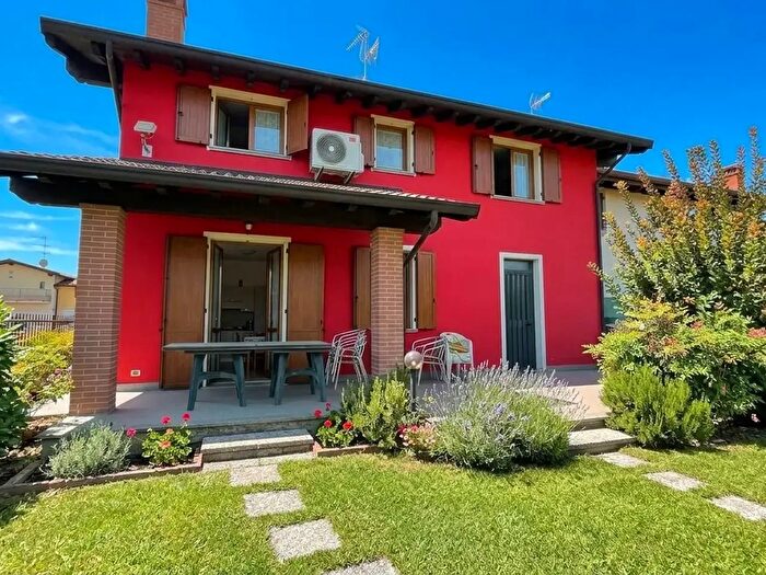 Casa con 5 locali in vendita in Madre Teresa di Calcuta, San Cipriano Po