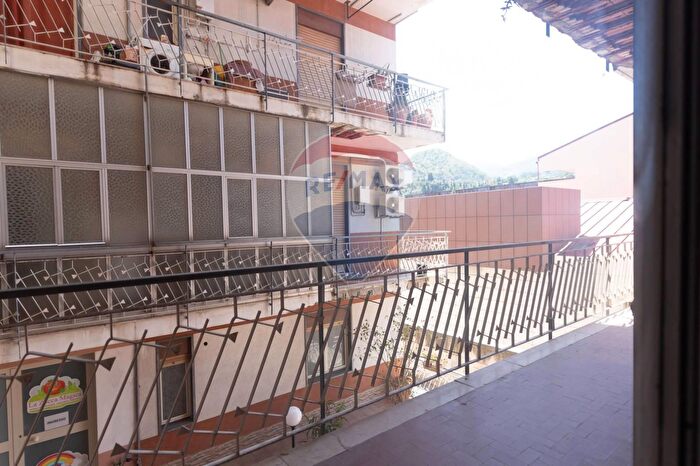 Appartamento con 6 locali in vendita in Strada Statale Snc, Messina