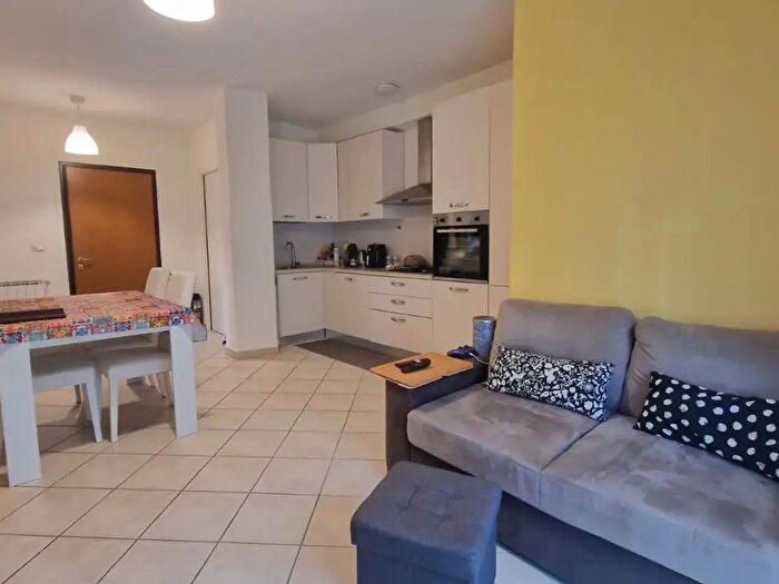 Appartamento trilocale in vendita in Carrara