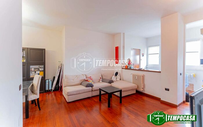 Appartamento quadrilocale in vendita in Via Benjamin Constant, Milano