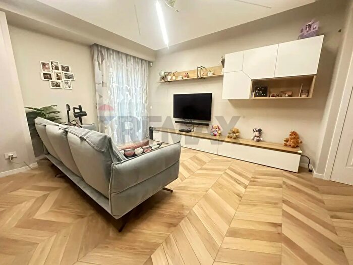 Appartamento quadrilocale in vendita in Via Domenico Fontana, Napoli