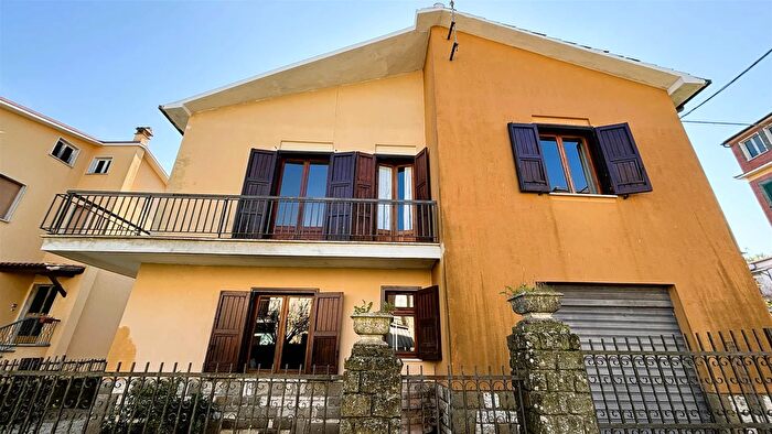 Casa con 6 locali in vendita in Montefiascone, Montefiascone