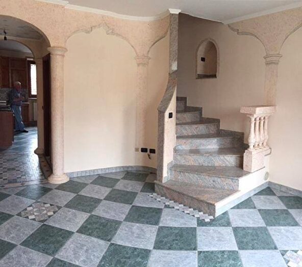 Appartamento trilocale in affitto in Via Tarvisio, Valle Olona, Varese