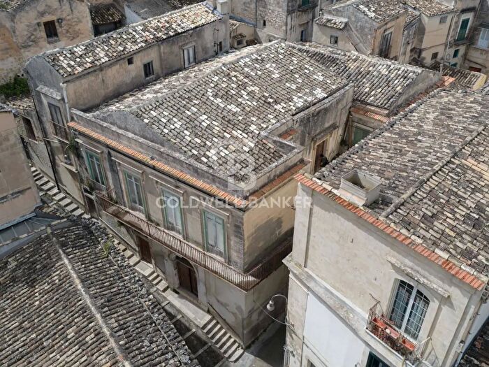 Casa con 8 locali in vendita in Via Castellet, Modica