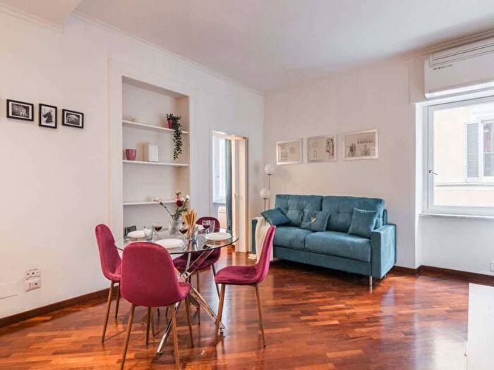 Appartamento trilocale in affitto in Via Frattina, Spagna, Roma