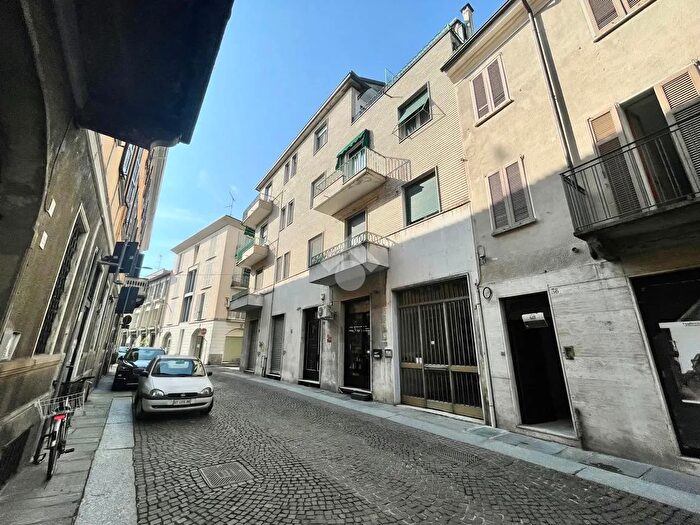 Appartamento trilocale in vendita in Via Giovanni Scarabelli, Voghera