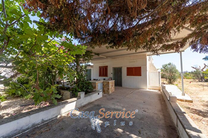 Casa quadrilocale in vendita in Matino Le Italia, Matino