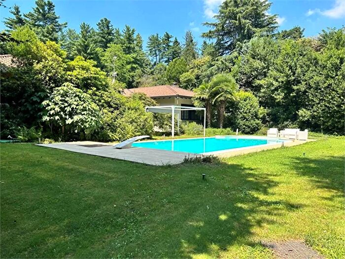 Casa con 9 locali in vendita in Via Motte Somma Lombardo Va, Somma Lombardo