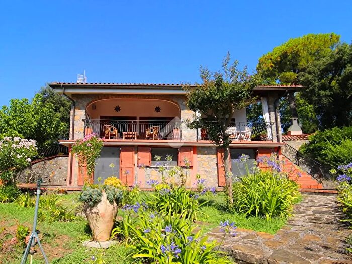 Casa con 7 locali in vendita in Località Chiano, Ispani