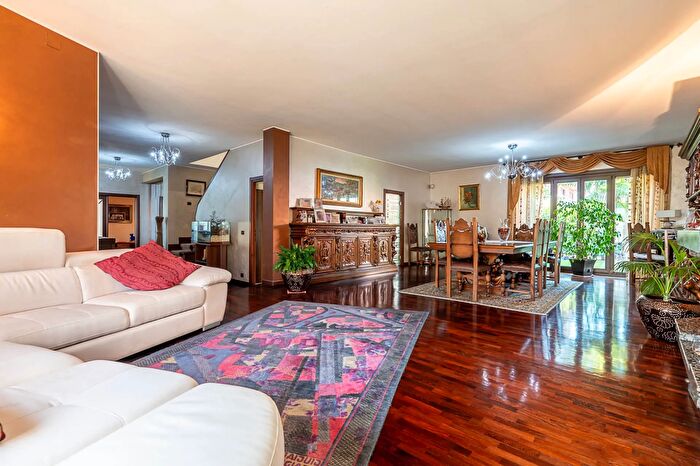 Casa con 10 locali in vendita in Via Cuorgnè, Settimo Torinese