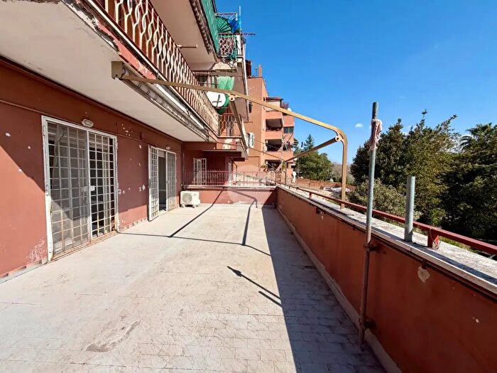 Appartamento bilocale in vendita in Via dei Bonacolsi, Roma