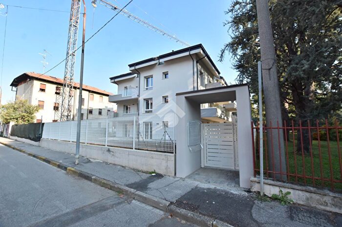 Appartamento trilocale in vendita in Via Alessandro Volta, Vignate