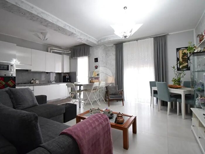 Appartamento trilocale in vendita in Via Alcide De Gasperi, Agrate Brianza